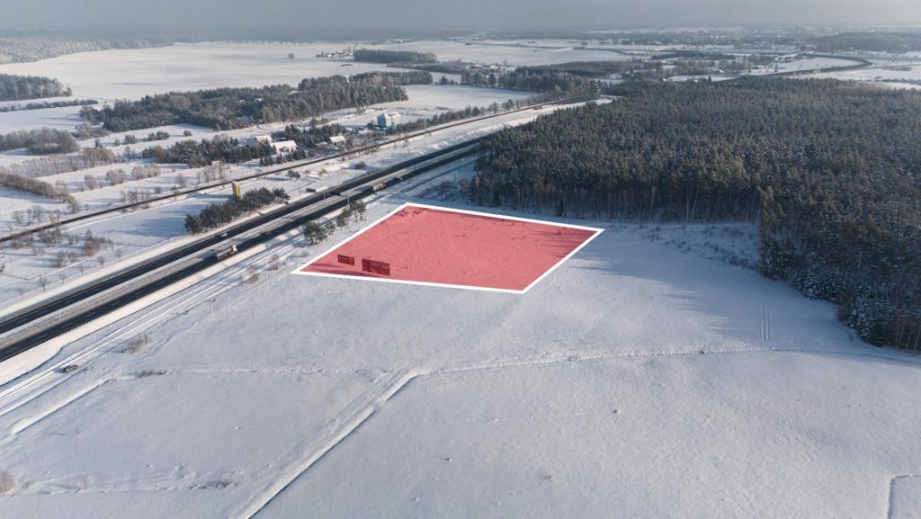 Świętajny – zaznaczona działka przy drodze ekspresowej S7